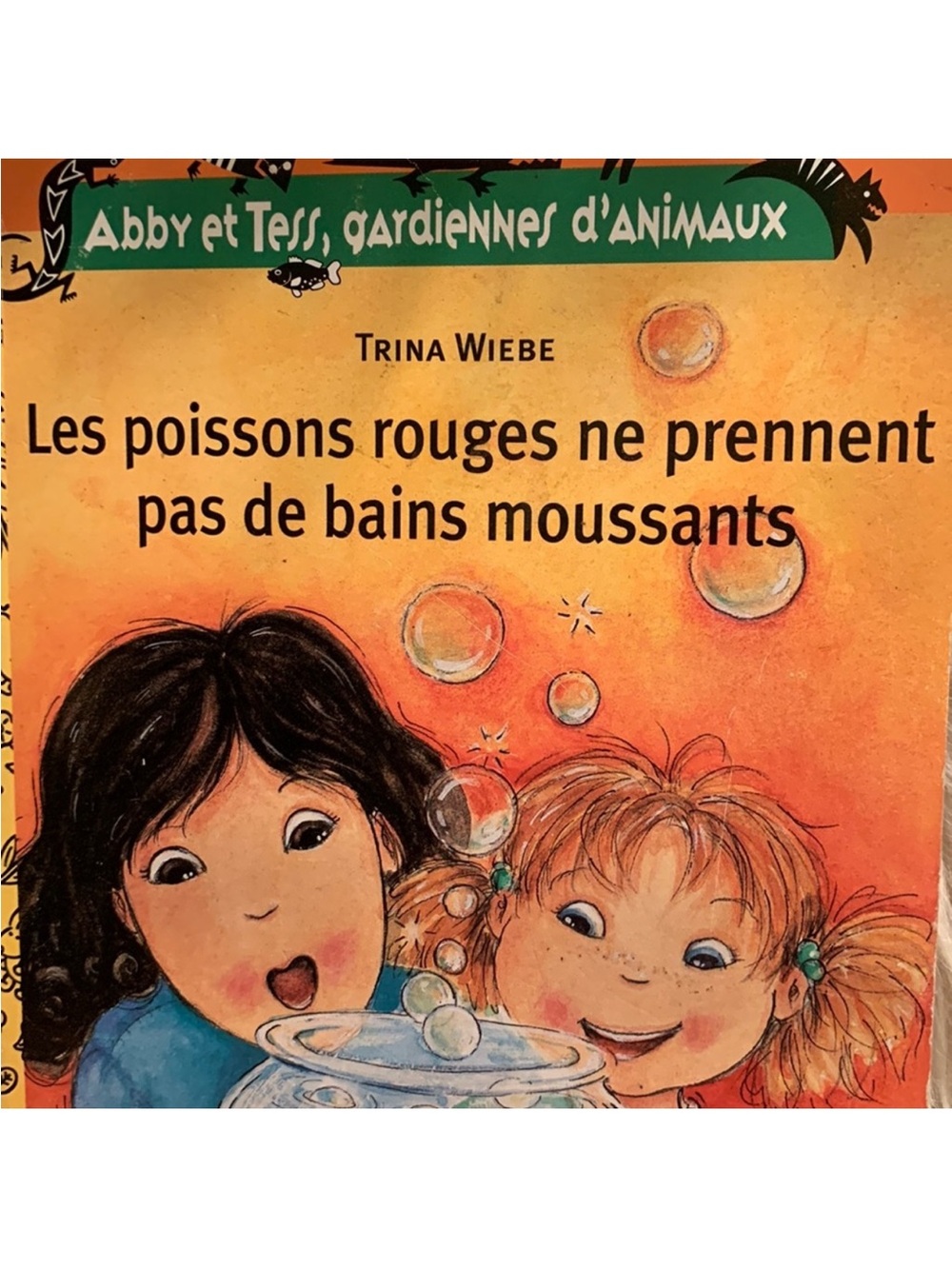 French chapter book. Goldfish don’t take bubble baths. Francais